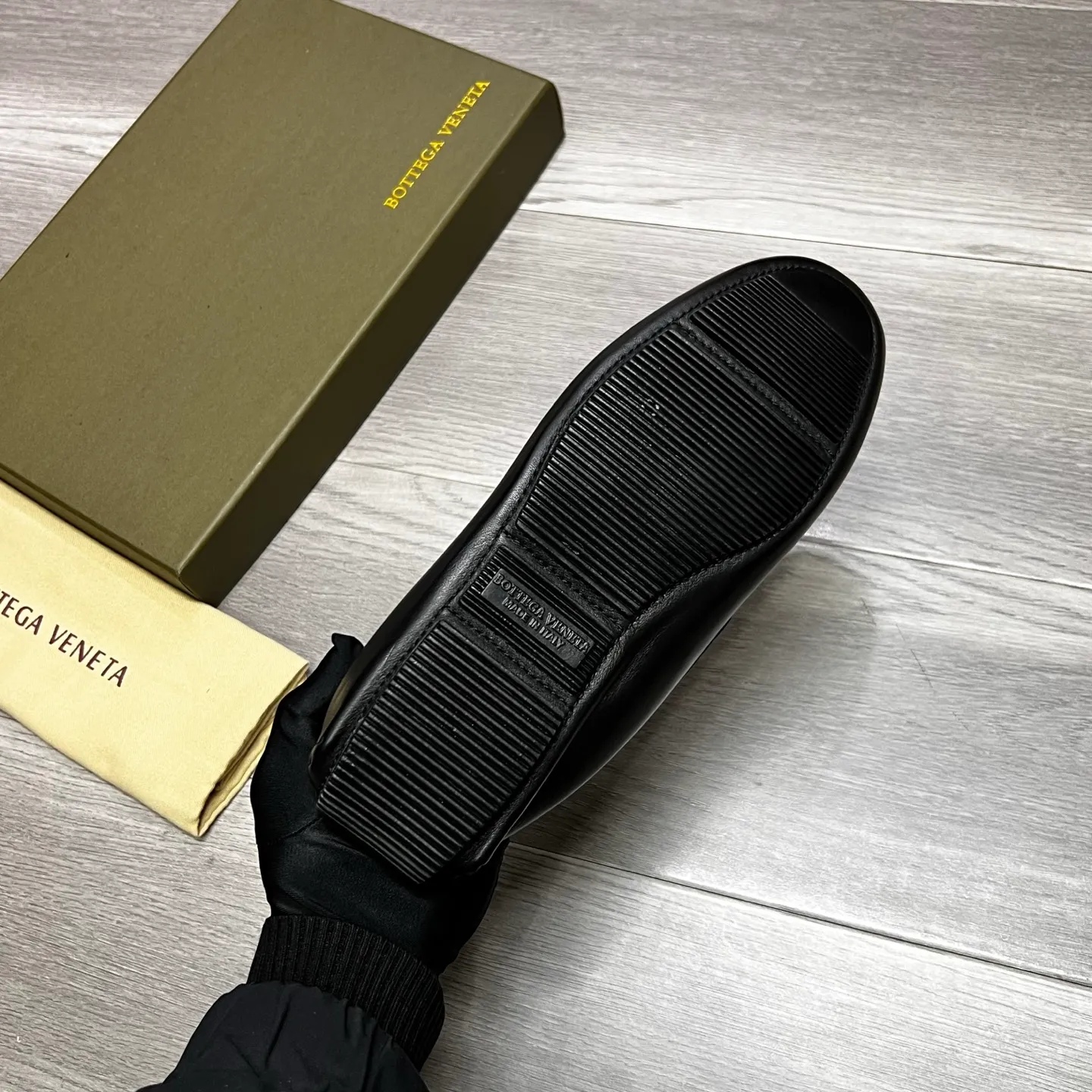 Factory price 480 BV〰️Purely handmade classic men's beanie shoes👉👉driving shoes, slip-on shoes, woven with cowhide imported from Italy, 💕water-dyed cowhide lining, 🔊original outsole, waterproof platform design, comfortable on the feet. A good choice for traveling and driving, two colors available, code number: 38-44, (45 can be customized)